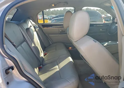 2011 Lincoln Town Car Signature Limited z USA, uszkodzony, nr VIN 2LNBL8CV2BX765202